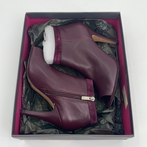 UEC Vince Camuto burgundy open-toe leather heeled booties size 7 with box - Picture 1 of 9